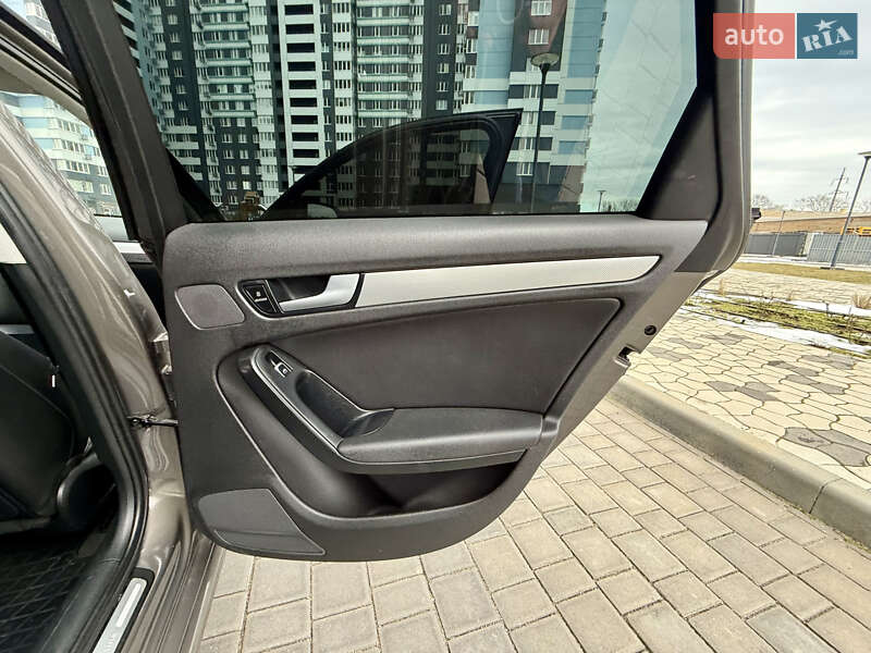 Седан Audi A4 2014 в Одесі