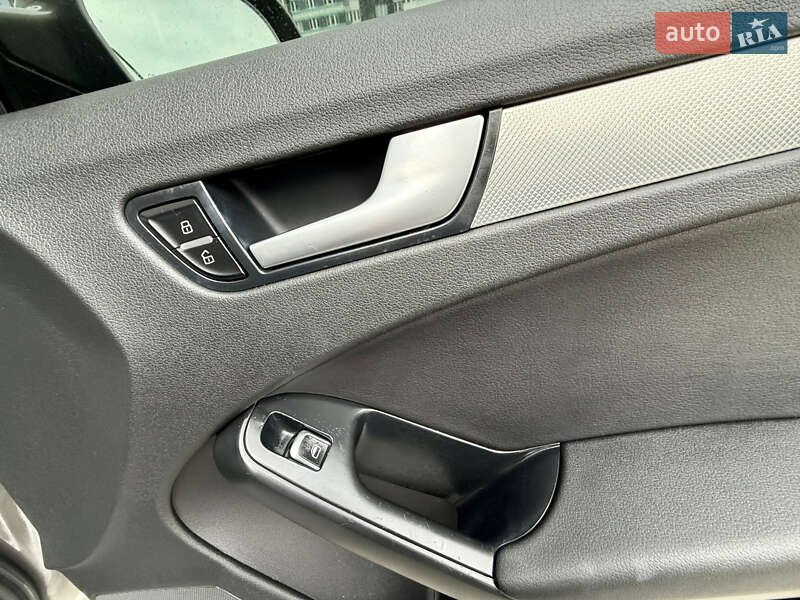 Седан Audi A4 2014 в Одесі