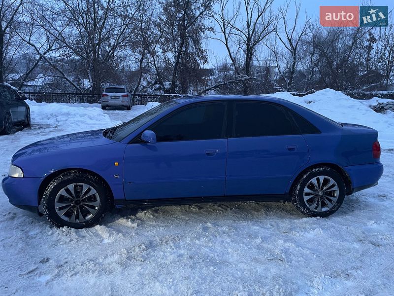 Седан Audi A4 1998 в Козелеці