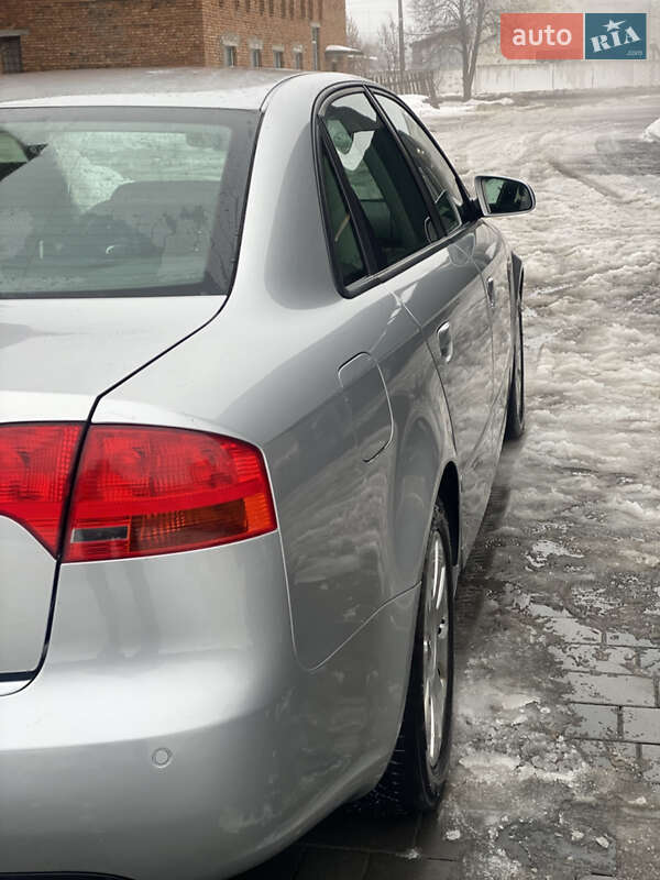 Седан Audi A4 2005 в Староконстантинове