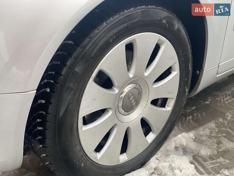 Седан Audi A4 2005 в Староконстантинове