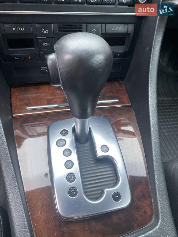 Седан Audi A4 2005 в Староконстантинове