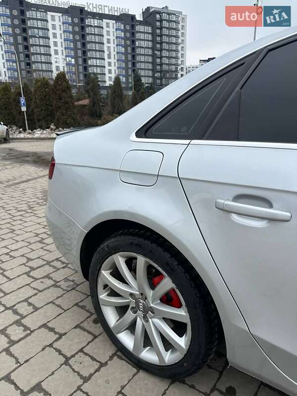 Седан Audi A4 2012 в Ивано-Франковске