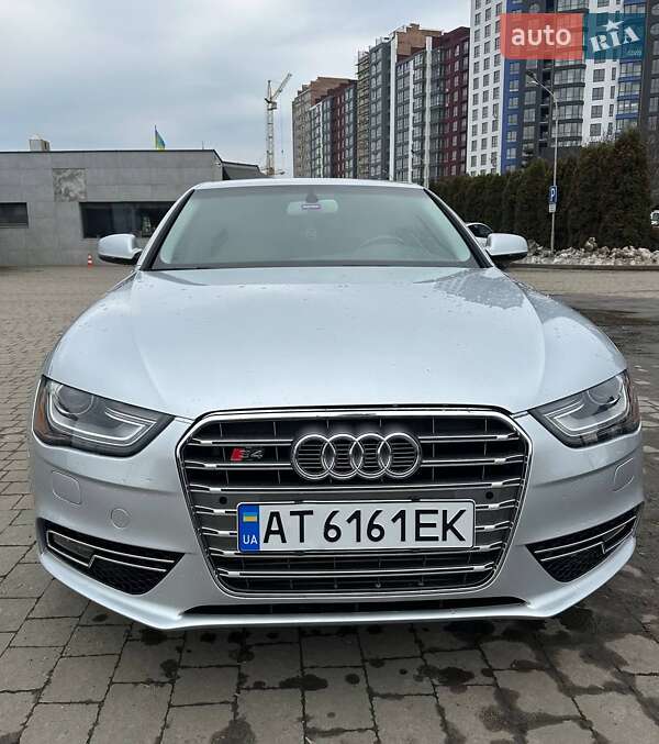 Седан Audi A4 2012 в Ивано-Франковске