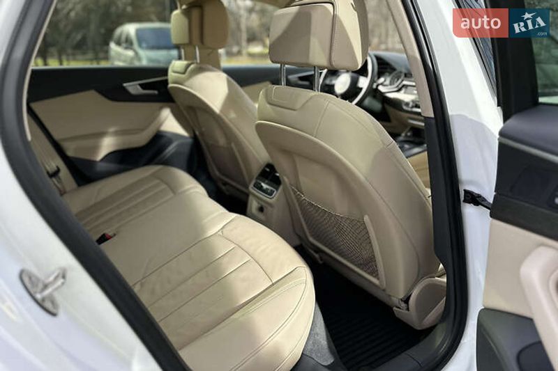 Седан Audi A4 2019 в Киеве