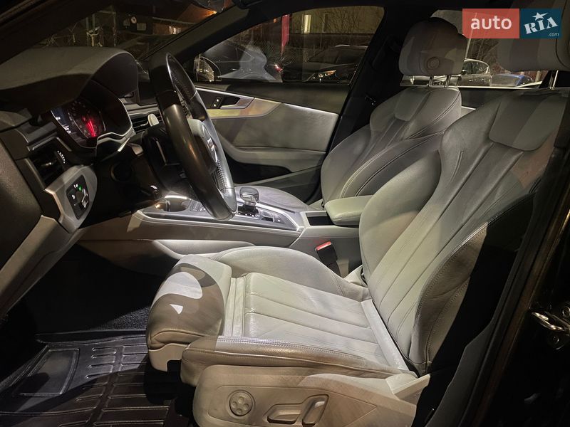 Седан Audi A4 2018 в Львове