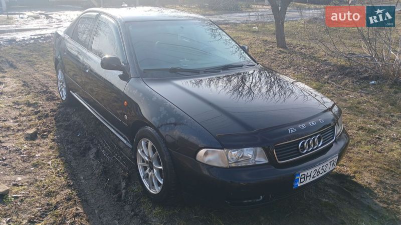 Седан Audi A4 1996 в Вознесенске