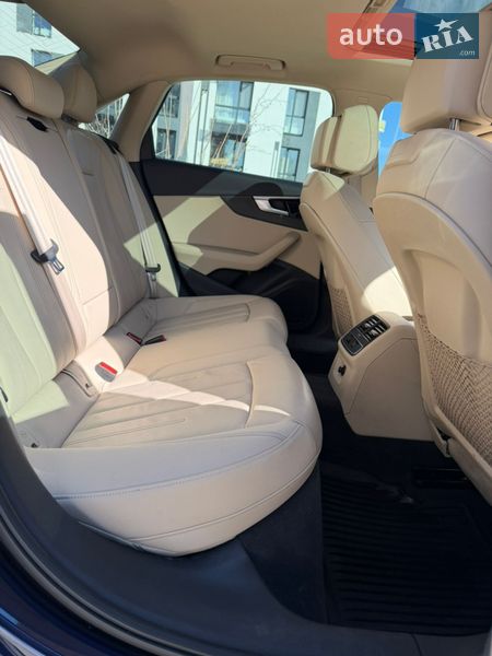 Седан Audi A4 2022 в Киеве