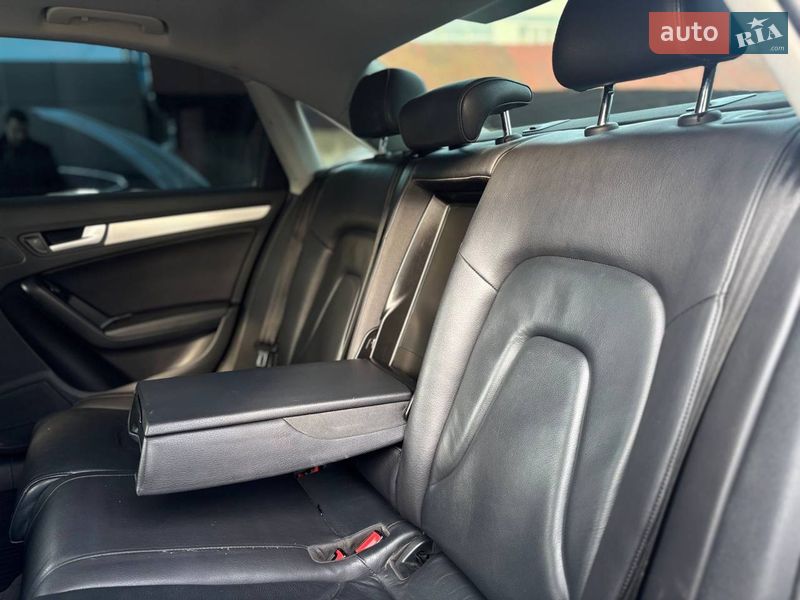 Седан Audi A4 2015 в Стрию