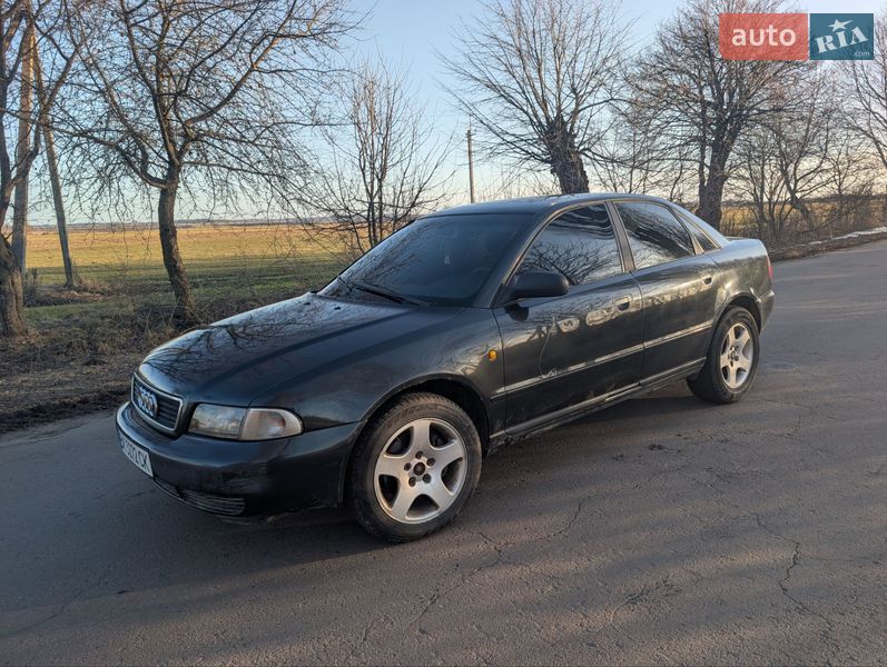 Седан Audi A4 1998 в Здолбуніві