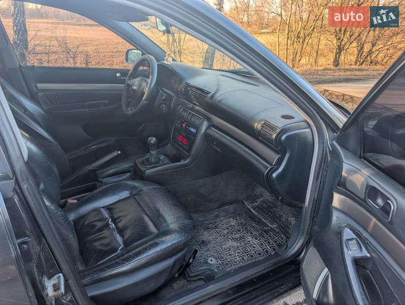 Седан Audi A4 1998 в Здолбуніві