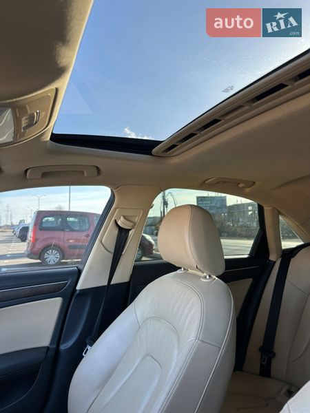 Седан Audi A4 2012 в Луцьку