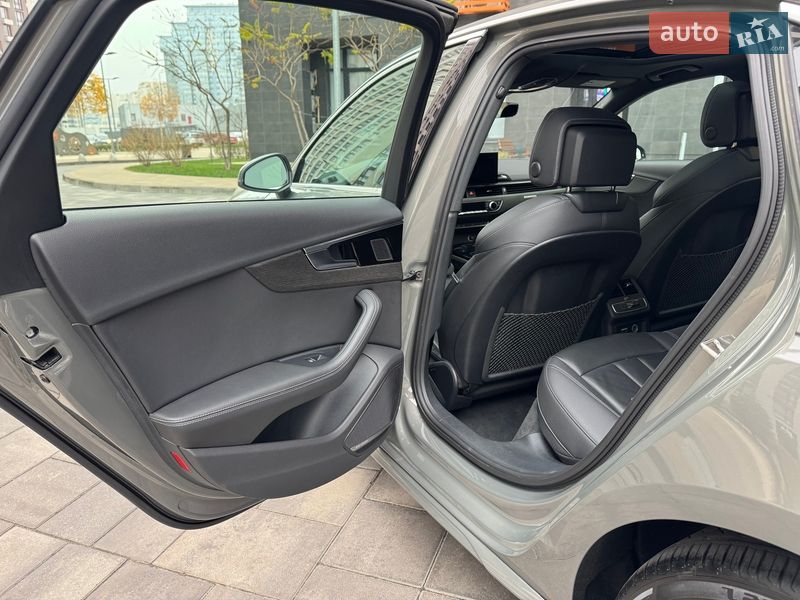 Седан Audi A4 2022 в Києві