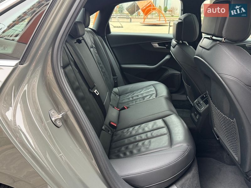 Седан Audi A4 2022 в Києві