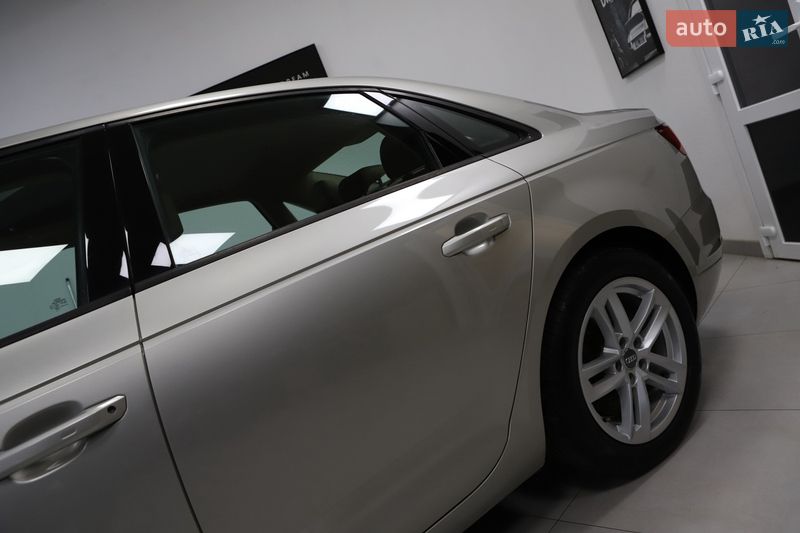 Седан Audi A4 2017 в Дрогобыче