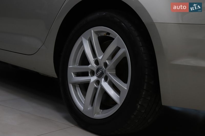 Седан Audi A4 2017 в Дрогобыче