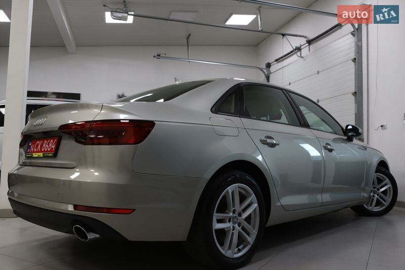 Седан Audi A4 2017 в Дрогобыче