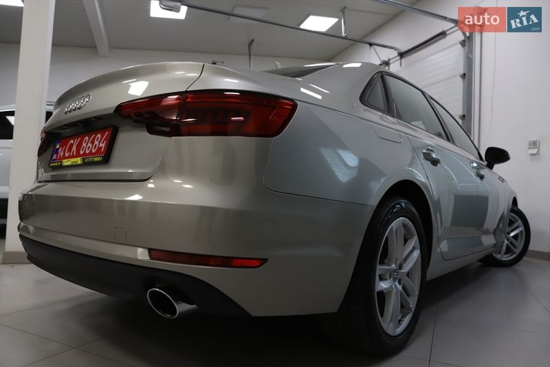 Седан Audi A4 2017 в Дрогобыче