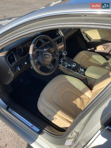 Седан Audi A4 2013 в Золочеве