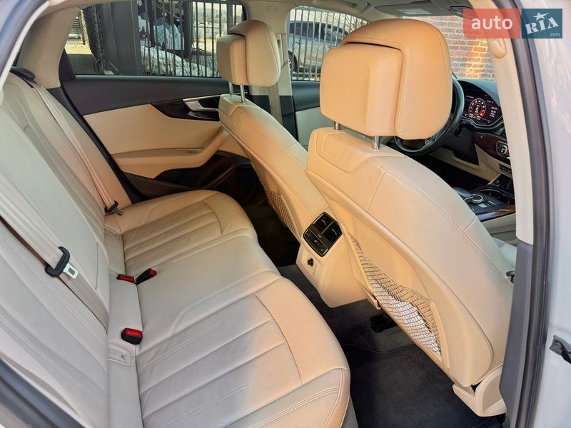 Седан Audi A4 2018 в Львові
