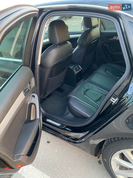 Седан Audi A4 2012 в Львові