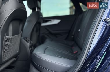 Седан Audi A4 2022 в Ровно