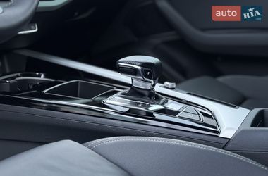 Седан Audi A4 2022 в Ровно