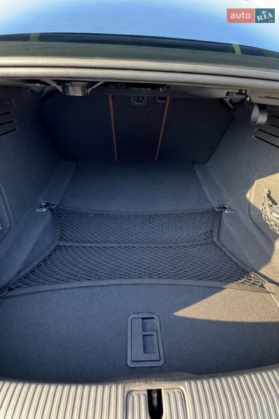 Седан Audi A4 2018 в Киеве