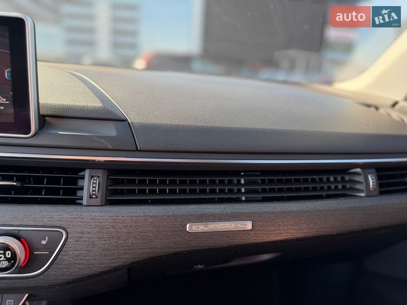 Седан Audi A4 2016 в Киеве