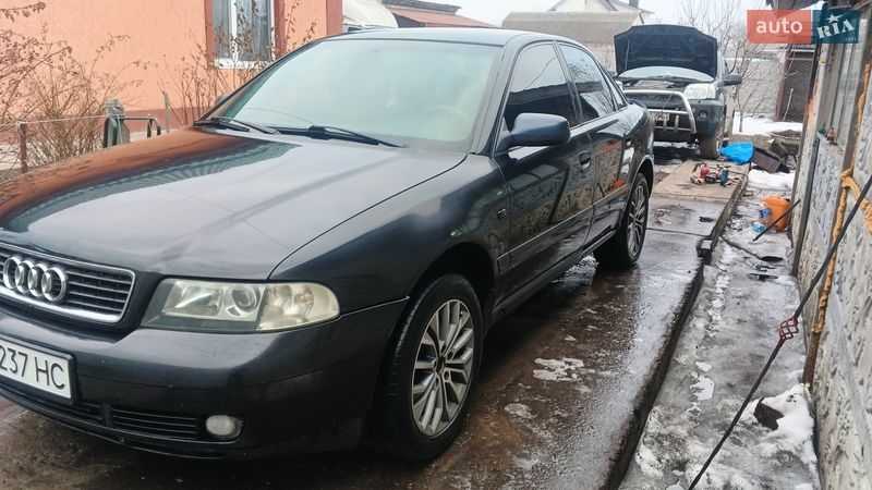 Седан Audi A4 1999 в Глобиному