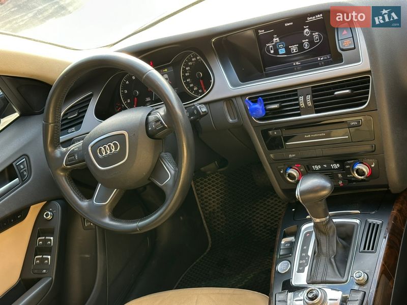 Седан Audi A4 2012 в Львові