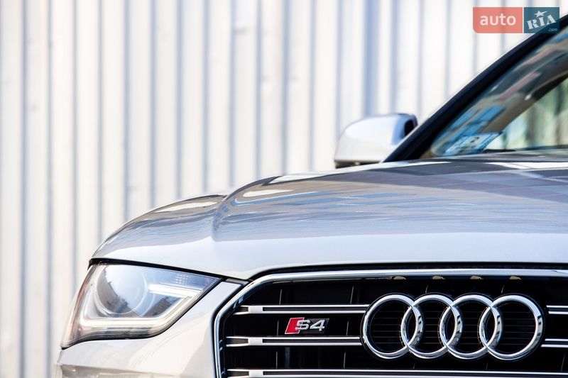 Седан Audi A4 2013 в Львове