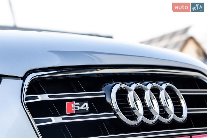 Седан Audi A4 2013 в Львове