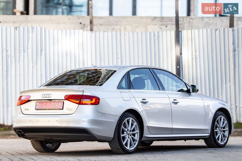Седан Audi A4 2013 в Львове