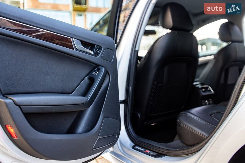 Седан Audi A4 2013 в Львове