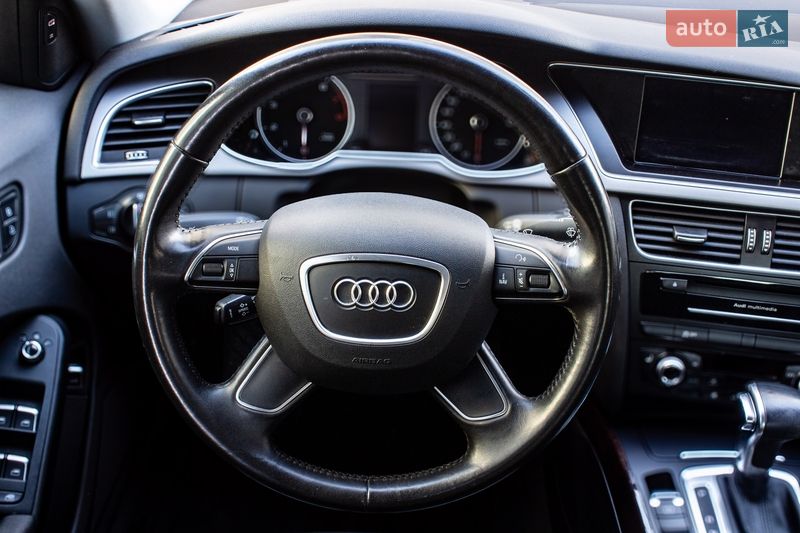Седан Audi A4 2013 в Львове