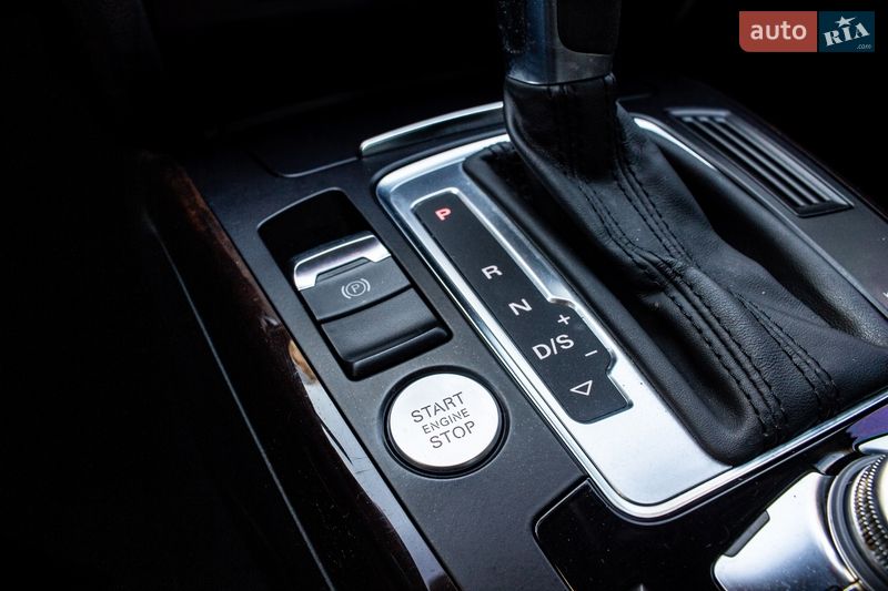 Седан Audi A4 2013 в Львове