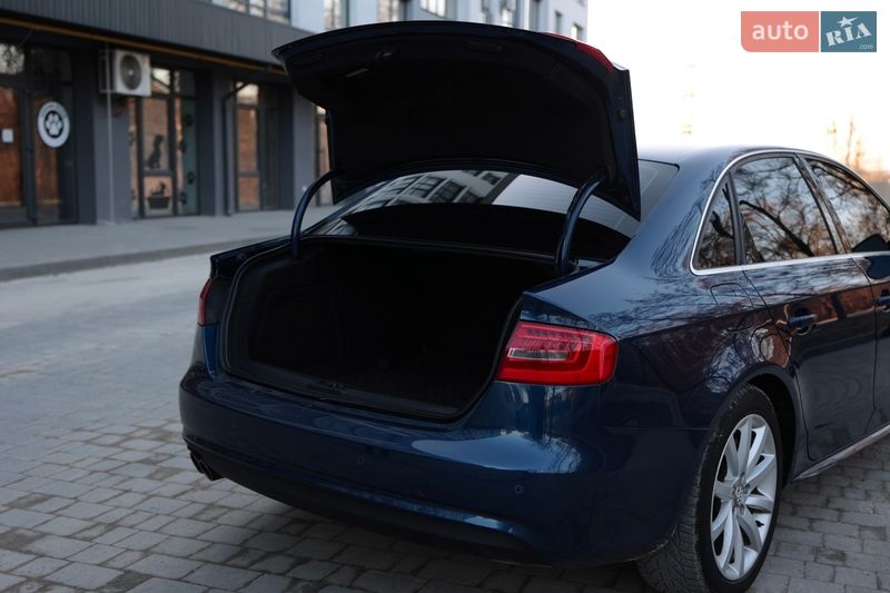 Седан Audi A4 2014 в Новояворівську