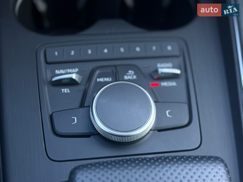 Седан Audi A4 2017 в Киеве