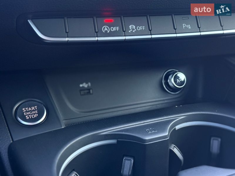 Седан Audi A4 2017 в Киеве