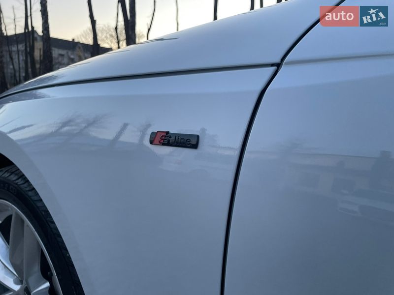 Седан Audi A4 2023 в Стрые