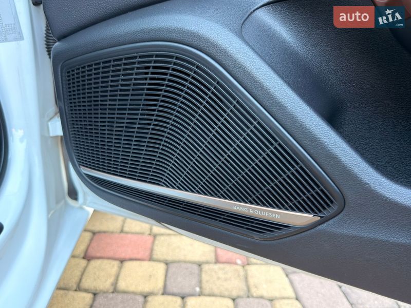 Седан Audi A4 2020 в Мукачево