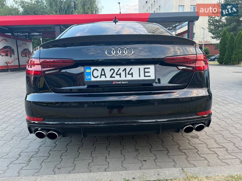 Седан Audi A4 2016 в Черкассах