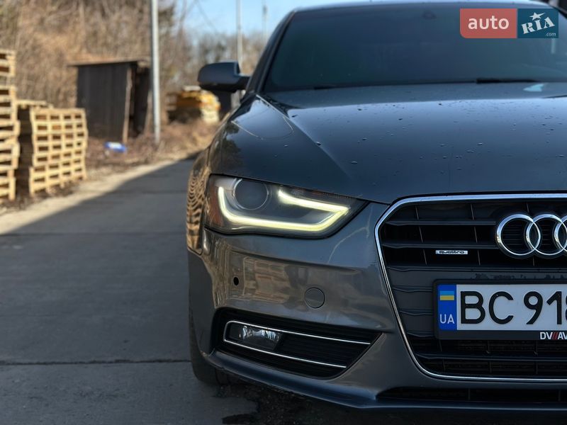 Седан Audi A4 2012 в Стрию