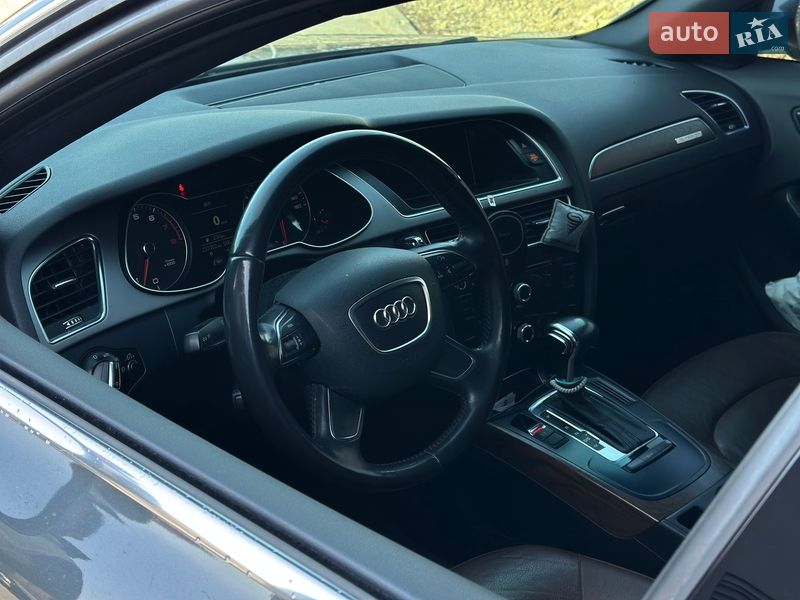Седан Audi A4 2012 в Стрию