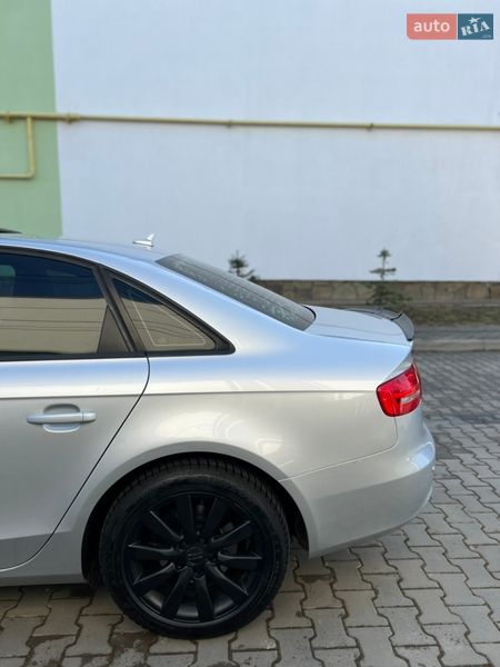 Седан Audi A4 2012 в Луцке