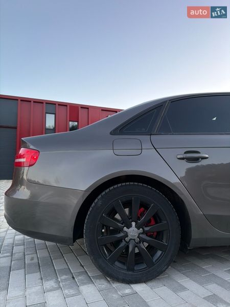 Седан Audi A4 2014 в Львові