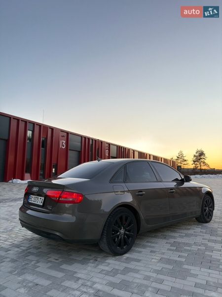 Седан Audi A4 2014 в Львові