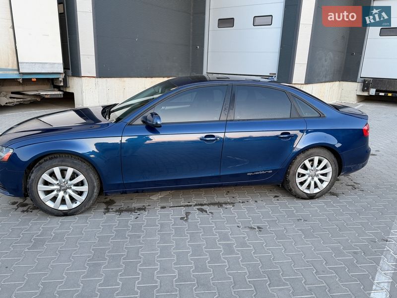 Седан Audi A4 2013 в Львові