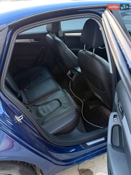 Седан Audi A4 2013 в Львові